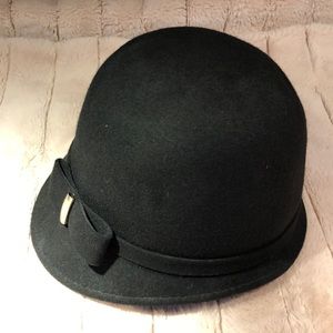 Ladies wool cloche/riding hat with bow detail